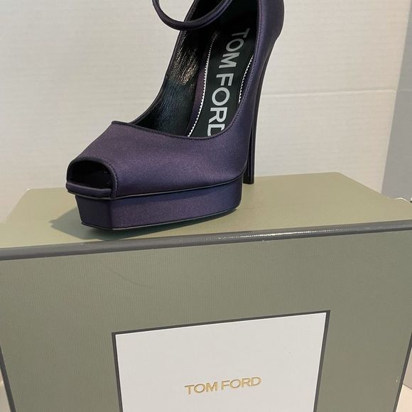 Tom Ford Purple Satin Open Toe heels (Retail $1490) - Picture 8 of 8